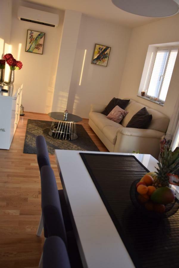 App Lu 5 Apartman Novi Vinodolski Kültér fotó