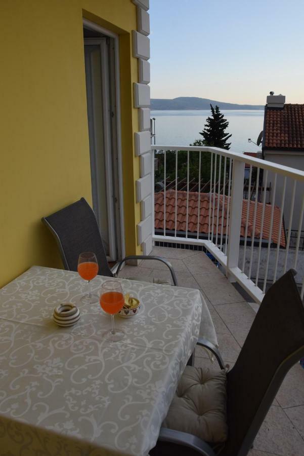 App Lu 5 Apartman Novi Vinodolski Kültér fotó
